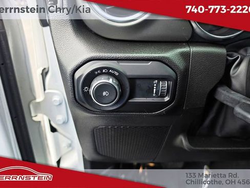 Used 2023 Jeep Wrangler Unlimited Sahara AWD/4WD image 16