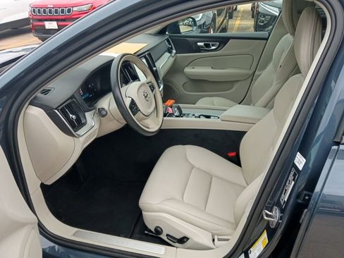 Used 2025 Volvo V60 B5 Cross Country Plus AWD/4WD image 4