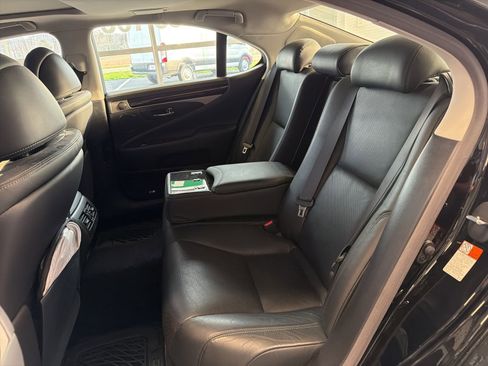 Used 2015 Lexus LS 460 AWD w/ Comfort Package image 12