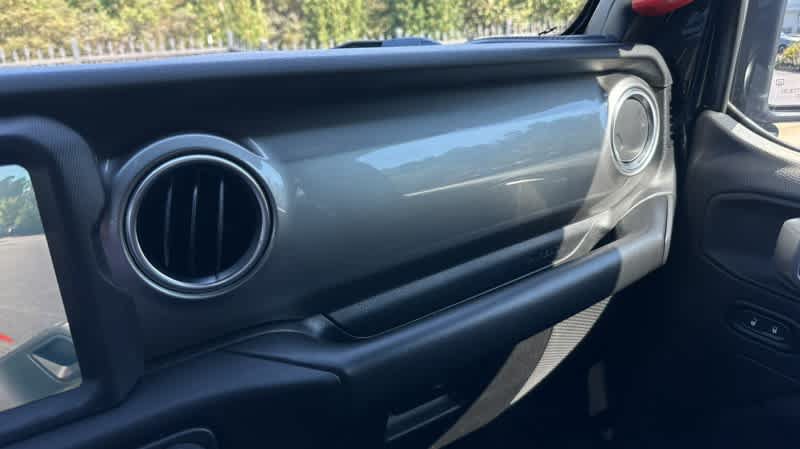 Used 2020 Jeep Gladiator Overland AWD/4WD image 19