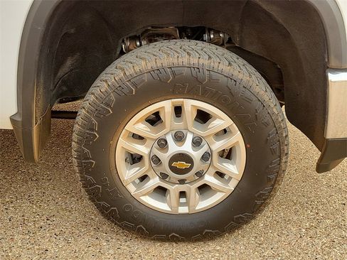 Used 2024 Chevrolet Silverado 2500 LT w/ Convenience Package image 14