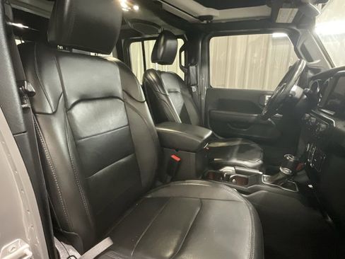 Used 2022 Jeep Wrangler Unlimited Sahara image 13