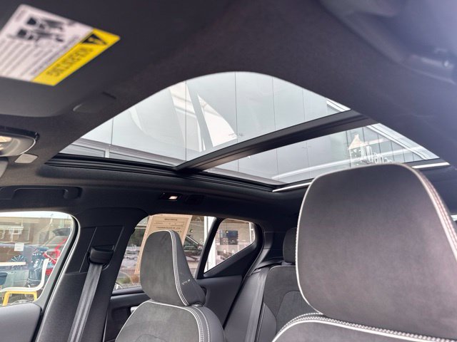 Certified 2025 Volvo XC40 B5 Plus AWD/4WD image 24