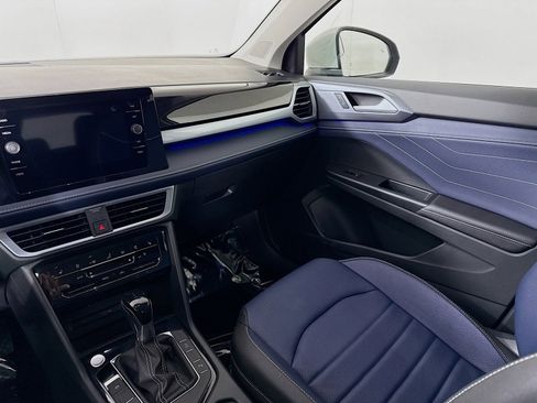 Certified 2025 Volkswagen Taos SEL image 22