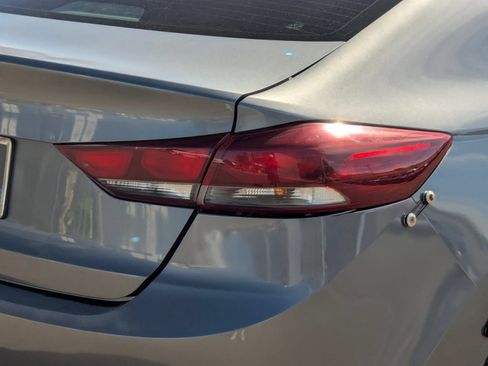 Used 2017 Hyundai Elantra SE FWD image 12