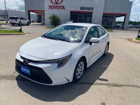 New 2026 Toyota Corolla LE FWD image 1