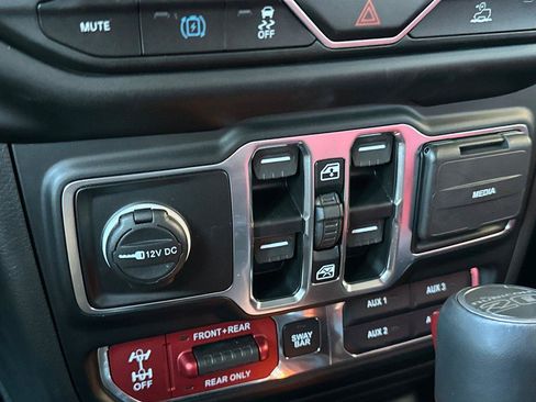 Used 2023 Jeep Wrangler Unlimited Rubicon 4xe image 25