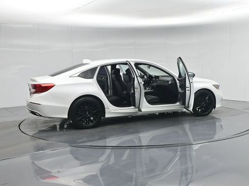 Used 2018 Honda Accord Sport image 4