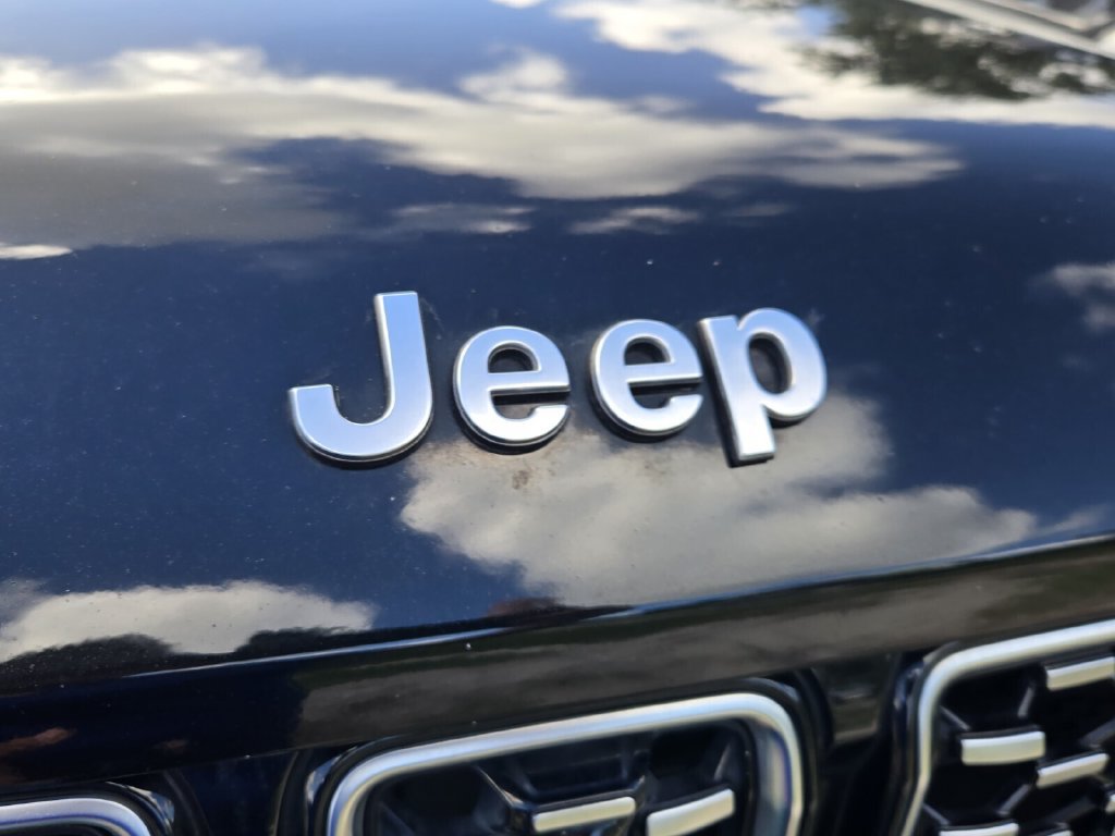 Used 2024 Jeep Grand Cherokee Summit AWD/4WD image 11