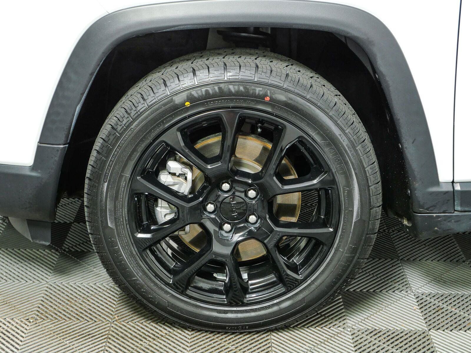 Used 2023 Jeep Compass Latitude w/ Sun and Sound Group AWD/4WD image 40