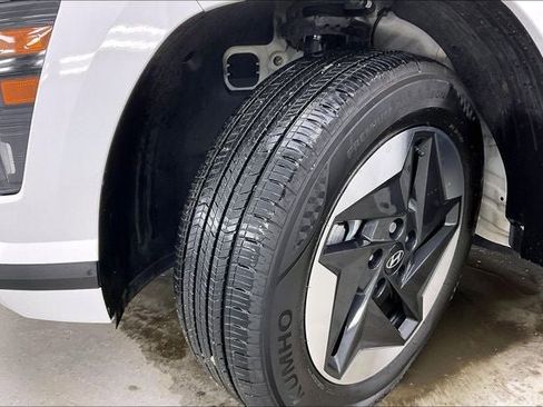 Certified 2024 Hyundai Kona SE image 33