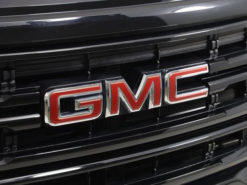 Used 2023 GMC Acadia SLE w/ Driver Convenience Package image 16