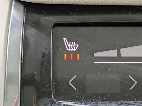 Certified 2025 Volvo XC90 B6 Ultra w/ Lounge Package image 17