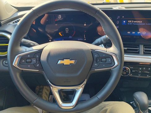 Used 2024 Chevrolet Trax LT w/ Sunroof Package FWD image 28