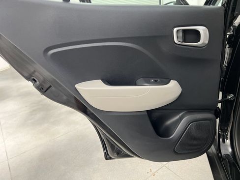 Used 2025 Hyundai Venue SEL FWD image 19