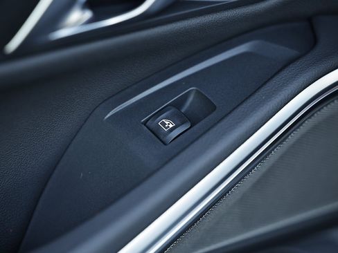 New 2026 BMW 330i Sedan w/ M Sport Package image 25