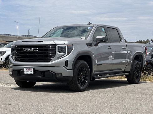 New 2026 GMC Sierra 1500 Elevation w/ LPO, Elevation Black Package RWD image 6