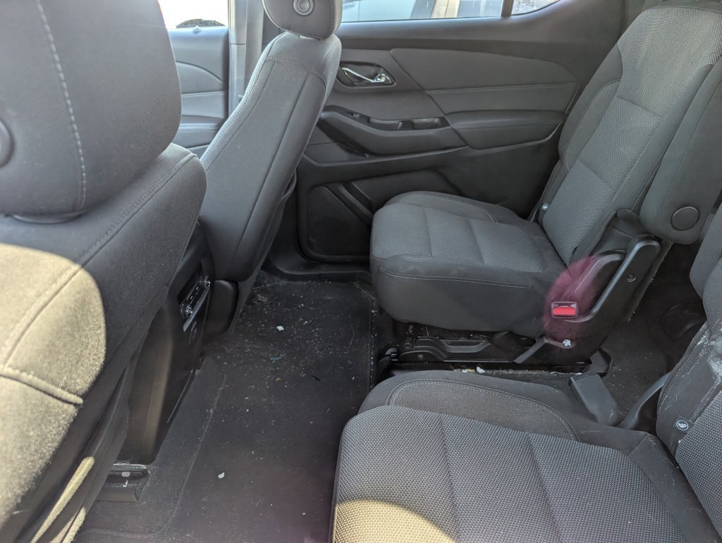 Used 2023 Chevrolet Traverse LT FWD image 11