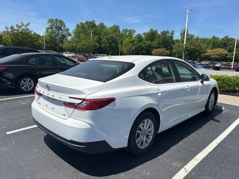 Used 2025 Toyota Camry LE image 5