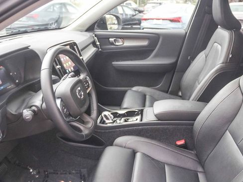 Used 2025 Volvo XC40 B5 Plus image 22