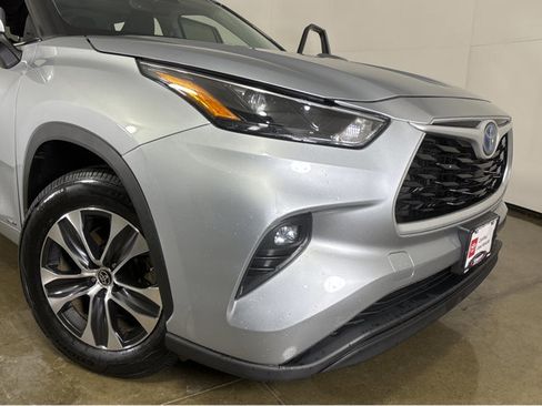 Used 2022 Toyota Highlander XLE image 7