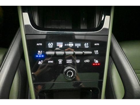 Used 2024 Porsche Cayenne S AWD/4WD image 17