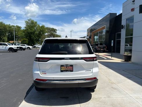 Used 2023 Jeep Grand Cherokee Laredo w/ Luxury Tech Group I AWD/4WD image 5