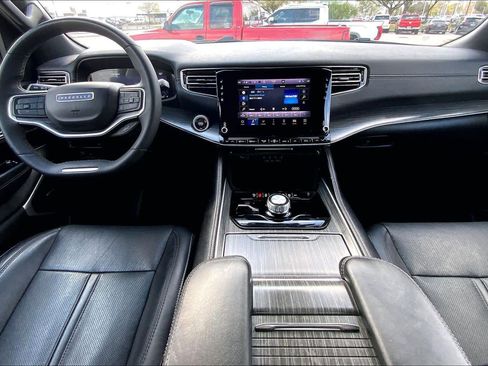 Used 2023 Jeep Wagoneer L Series II image 15