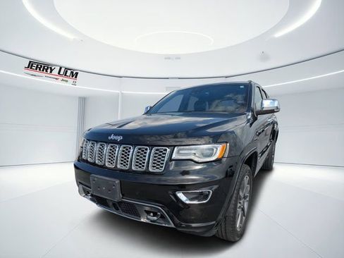 Used 2017 Jeep Grand Cherokee Overland w/ Jeep Active Safety Group image 6
