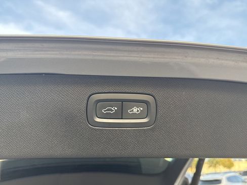 Used 2025 Volvo XC90 B6 Plus image 8