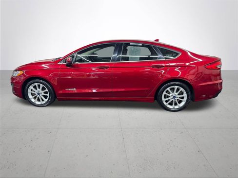 Used 2019 Ford Fusion SE FWD image 3