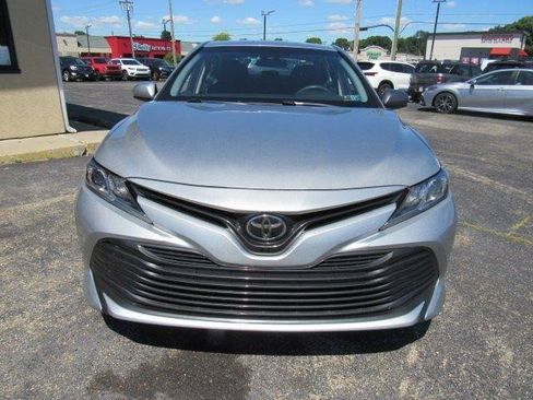 Used 2018 Toyota Camry LE FWD image 3