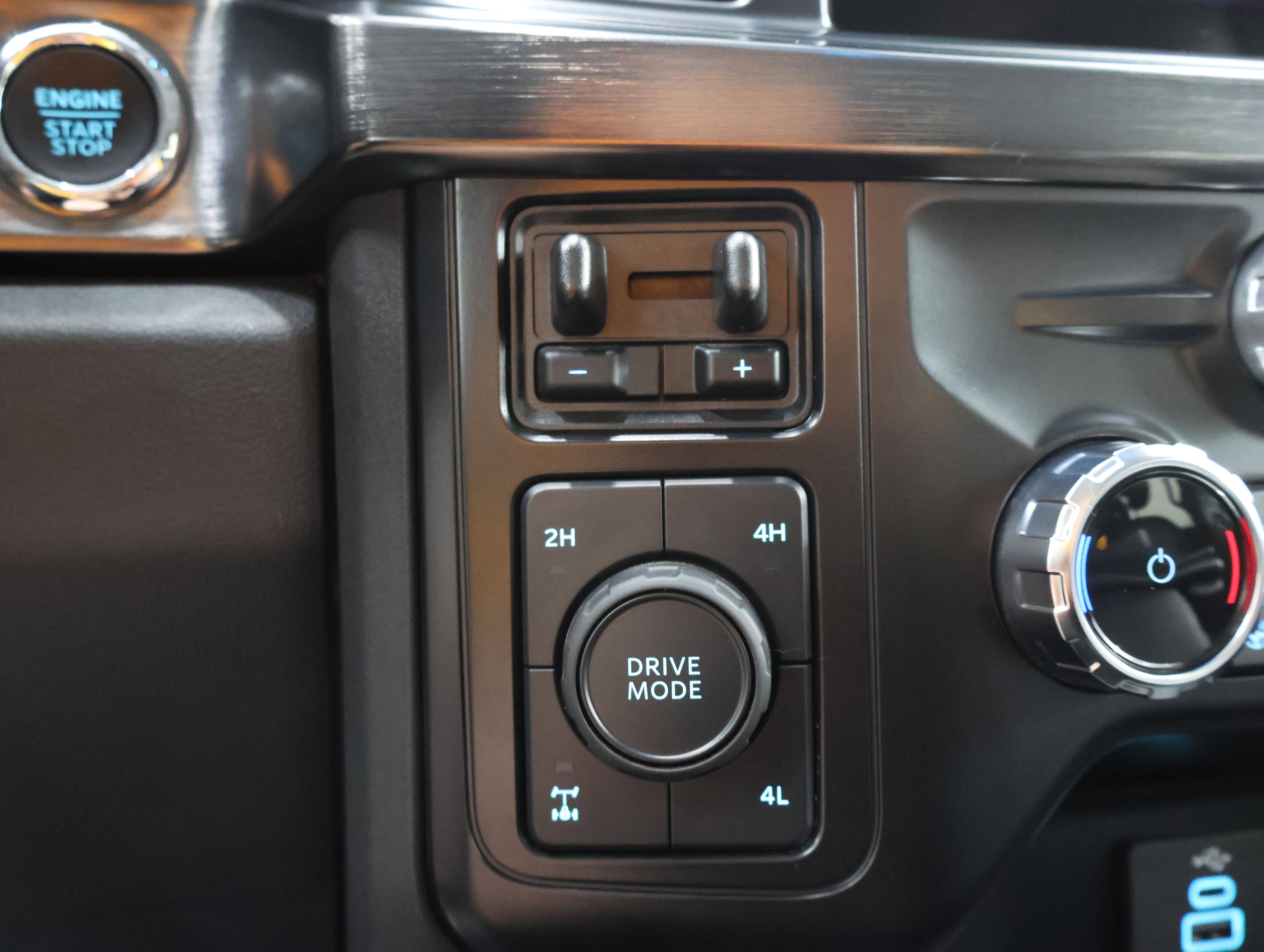 Used 2024 Ford F350 Lariat w/ Sport Appearance Package AWD/4WD image 59