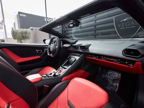 Used 2021 Lamborghini Huracan EVO image 37