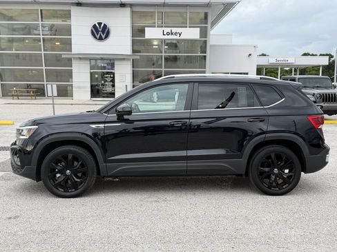 Certified 2022 Volkswagen Taos SE FWD image 3