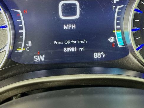 Used 2023 Chrysler Pacifica Touring-L FWD image 13