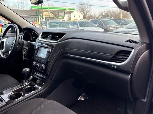 Used 2016 Chevrolet Traverse LT image 17