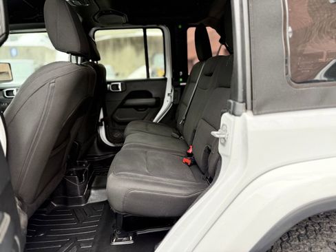 Used 2018 Jeep Wrangler Unlimited Sahara w/ Cold Weather Group image 25