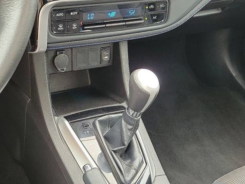 Used 2018 Toyota Corolla SE FWD image 16