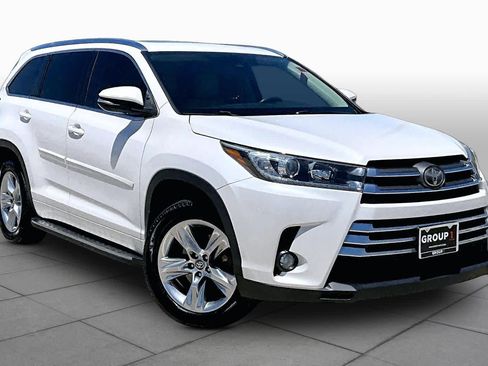 Used 2018 Toyota Highlander Limited FWD image 3