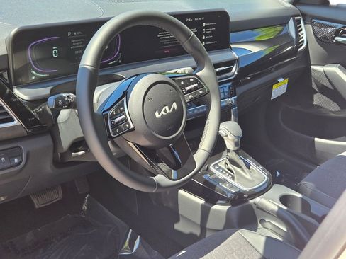 New 2026 Kia Seltos S FWD image 16