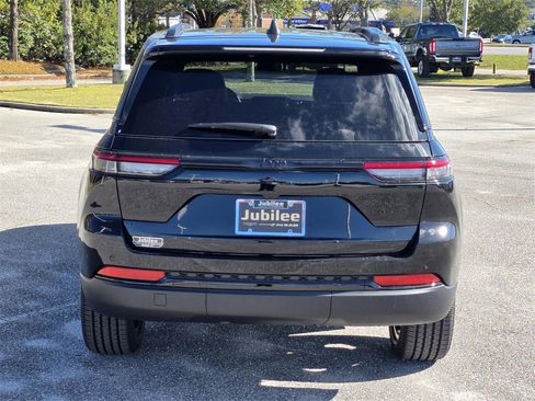 New 2025 Jeep Grand Cherokee Altitude image 3