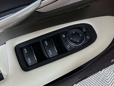 Used 2025 Cadillac XT5 Sportv w/ Technology Package image 18