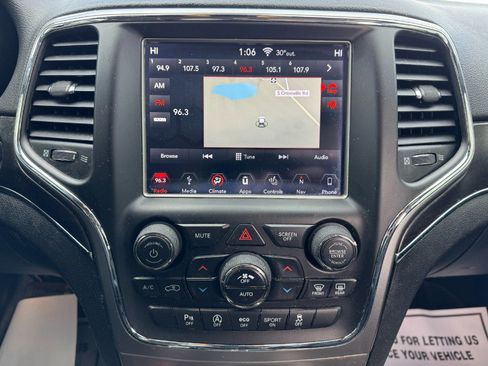 Used 2018 Jeep Grand Cherokee Limited image 23