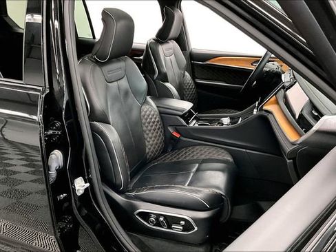 Used 2023 Jeep Grand Cherokee L Summit AWD/4WD image 8