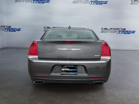 Used 2022 Chrysler 300 Touring RWD image 6