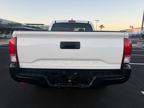 Used 2016 Toyota Tacoma SR image 4