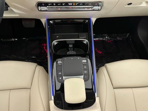 Used 2022 Mercedes-Benz GLB 250 4MATIC image 16