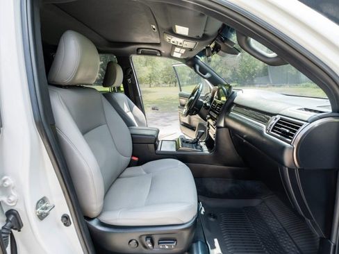 Used 2023 Lexus GX 460 image 4