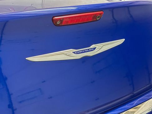 Used 2019 Chrysler 300 Touring L w/ Quick Order Package 22F AWD/4WD image 17